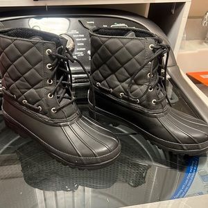 Like new Sperry Womens warm sperry snow rain boots